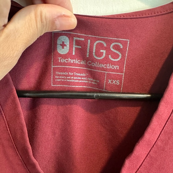 Figs Women's Short Sleeve V-Neck Top in Deep Burgundy - Picture 3 of 7